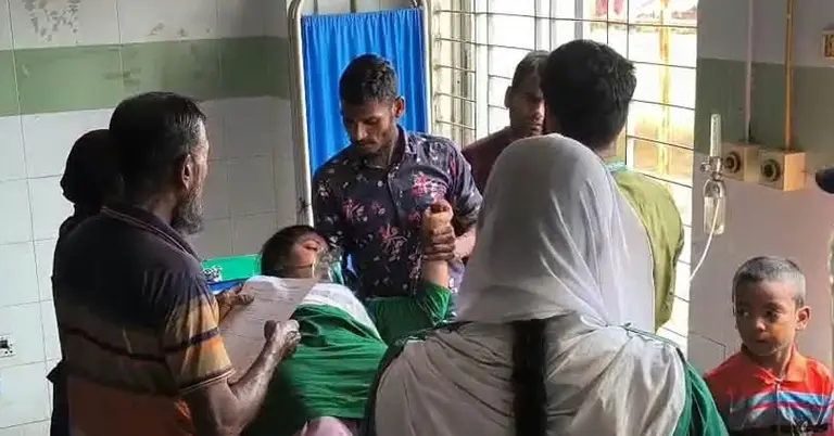 হাসপাতালে ভর্তি শিক্ষার্থী